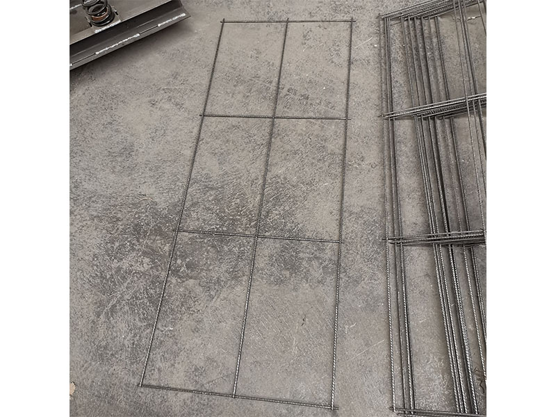 水泥漏糞板內(nèi)置鋼筋網(wǎng)片